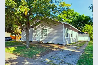 220 W Wardville Street, Cleburne, TX 76033 - Photo 2