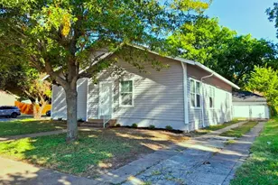 220 W Wardville St, Cleburne, TX 76033 - Photo 2