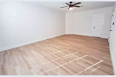 220 W Wardville Street, Cleburne, TX 76033 - Photo 28