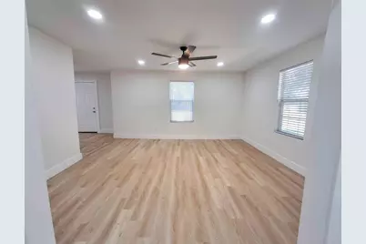 220 W Wardville Street, Cleburne, TX 76033 - Photo 6