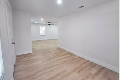 220 W Wardville Street, Cleburne, TX 76033 - Photo 6