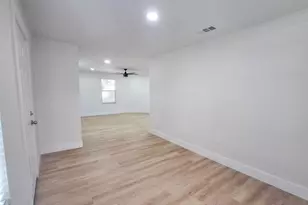 220 W Wardville St, Cleburne, TX 76033 - Photo 6