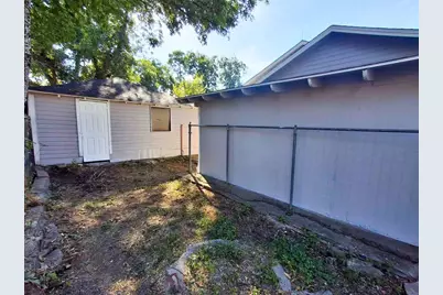 220 W Wardville Street, Cleburne, TX 76033 - Photo 34