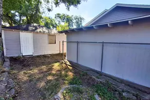 220 W Wardville St, Cleburne, TX 76033 - Photo 34