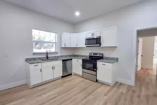 220 W Wardville St, Cleburne, TX 76033 - Photo 12
