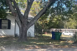 114 & 116 Flowers St, Waxahachie, TX 75165 - Photo 2