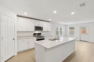 2728 Pecan Pk Dr, Denton, TX 76208 - Photo 2