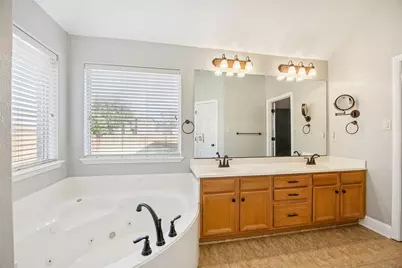 100 Lorient Drive, Mansfield, TX 76063 - Photo 22