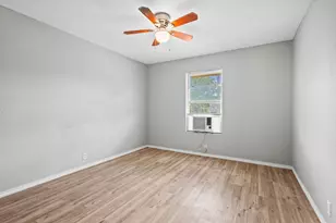 701 W Hull St, Denison, TX 75020 - Photo 8