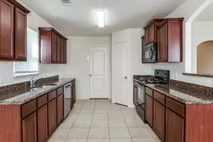 219 Magnolia Dr, Princeton, TX 75407 - Photo 2