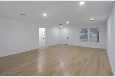 2924 Volturno Drive, Grand Prairie, TX 75052 - Photo 2