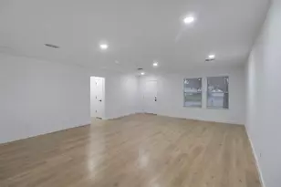 2924 Volturno Dr, Grand Prairie, TX 75052 - Photo 2