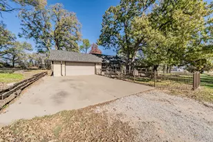 501 Lazy B Ln, Springtown, TX 76082 - Photo 30