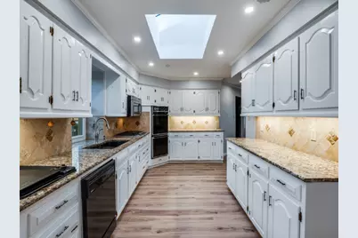 1807 S Crest, Carrollton, TX 75006 - Photo 6