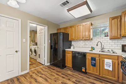 107 S Sheppard Drive, Euless, TX 76040 - Photo 8