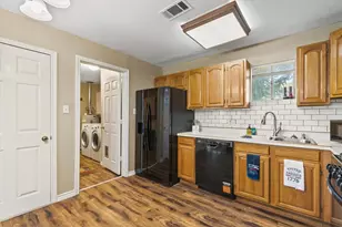 107 S Sheppard Dr, Euless, TX 76040 - Photo 8
