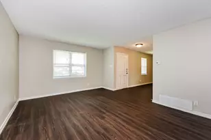 902 Poinsettia Dr, Lancaster, TX 75146 - Photo 2