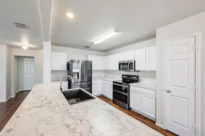 7500 Lazy Spur Boulevard, Fort Worth, TX 76131 - Photo 12