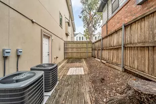 2203 N Carroll Ave, Dallas, TX 75204 - Photo 14