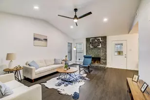 4233 Glen Ridge Dr, Arlington, TX 76016 - Photo 2