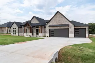 2300 Candlestick Dr, Granbury, TX 76049 - Photo 2