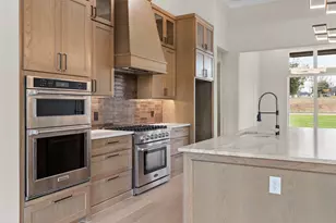 2300 Candlestick Dr, Granbury, TX 76049 - Photo 10