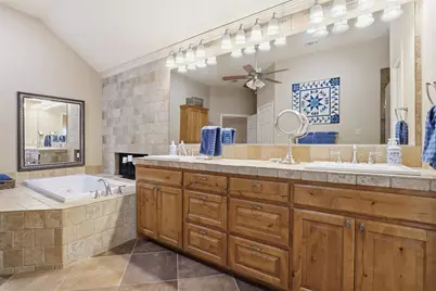 3300 Hummingbird Court, Granbury, TX 76049 - Photo 18