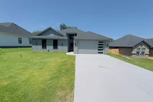 2512 San Gabriel Dr, Granbury, TX 76048 - Photo 2