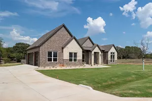 2416 Candlestick Dr, Granbury, TX 76049 - Photo 2