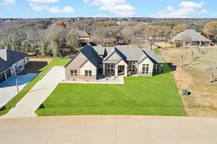 2416 Candlestick Dr, Granbury, TX 76049 - Photo 2