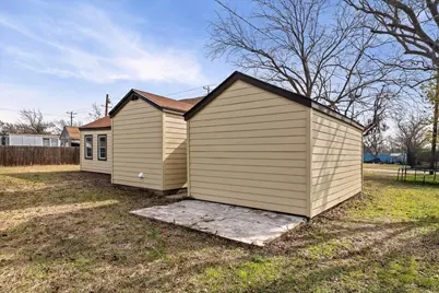 711 E Cowan Avenue, Mart, TX 76664 - Photo 12