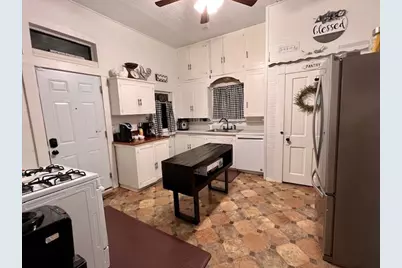 602 S Robinson Street, Cleburne, TX 76031 - Photo 4