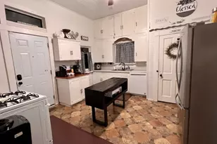 602 S Robinson St, Cleburne, TX 76031 - Photo 4