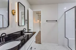 2817 Ryan Pl Dr, Fort Worth, TX 76110 - Photo 8