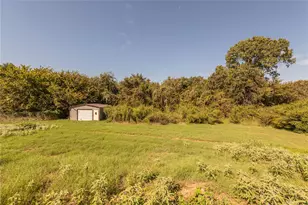 121 Windy Creek Ct, Springtown, TX 76082 - Photo 2