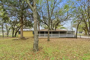 364 Wonder Dr, Springtown, TX 76082 - Photo 2