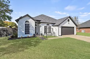 215 Parkway Ct, Rockwall, TX 75032 - Photo 2