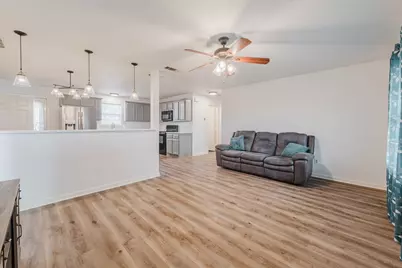 304 W 4th Terrace, Springtown, TX 76082 - Photo 4