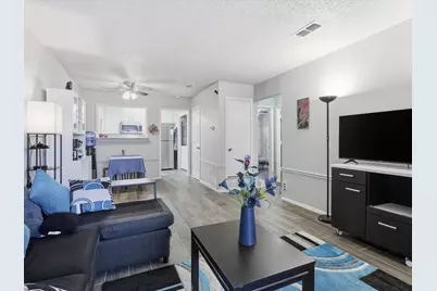 2040 Oakwood Court, Arlington, TX 76012 - Photo 4