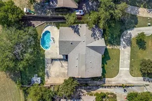 2910 S Country Club Rd, Garland, TX 75043 - Photo 32