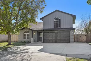 305 Meadow St, Saginaw, TX 76179 - Photo 2