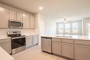 951 Hurstwood Dr, Van Alstyne, TX 75495 - Photo 10