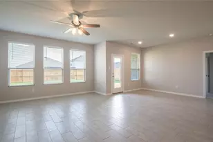 951 Hurstwood Dr, Van Alstyne, TX 75495 - Photo 12