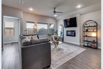 626 Congressional Avenue, Red Oak, TX 75154 - Photo 4