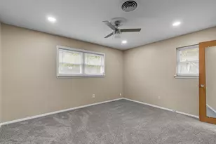 1021 Blue Lake Dr, Fort Worth, TX 76103 - Photo 10