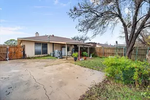 2920 Hilltop Dr, Euless, TX 76039 - Photo 32