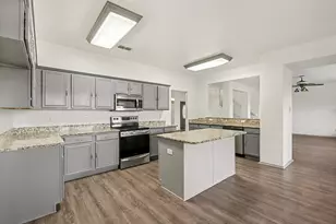 415 Hidden Ridge Dr, Burleson, TX 76028 - Photo 10