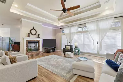 812 Lake View Court E, Crowley, TX 76036 - Photo 2