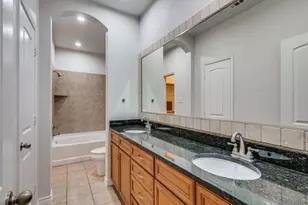 950 Henderson St, Fort Worth, TX 76102 - Photo 8