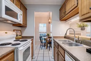 1609 Marsh Ln, Carrollton, TX 75006 - Photo 10